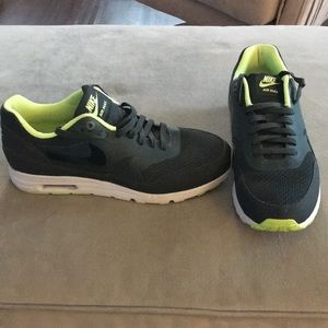 Nike air max shoes
